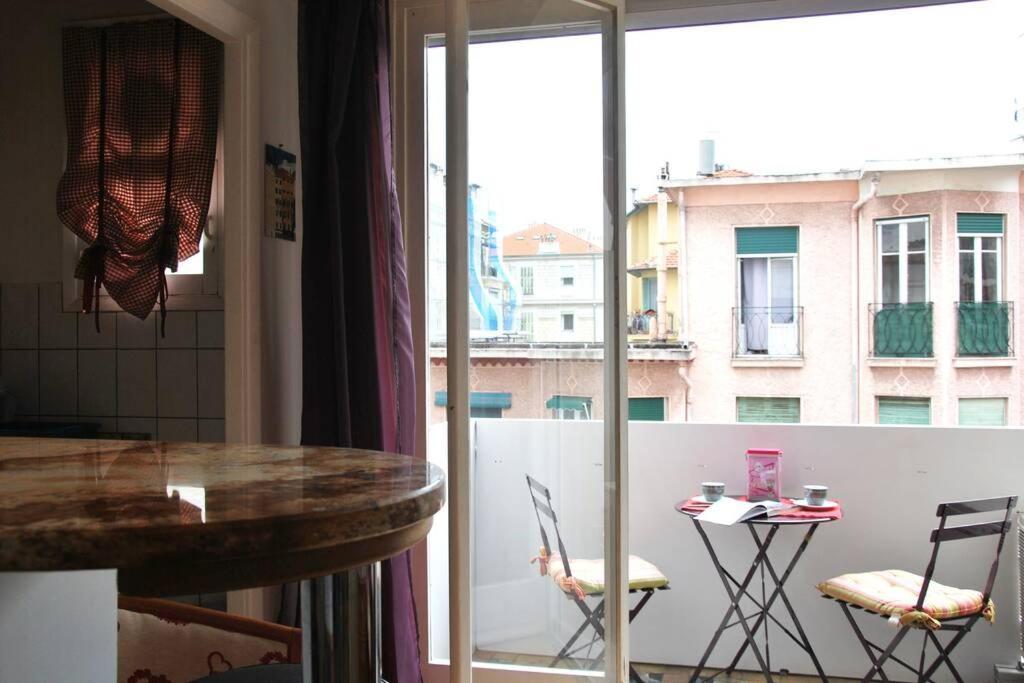 Nice Center - Bright Studio Balcony Wifi & Aircon Apartment Exterior foto