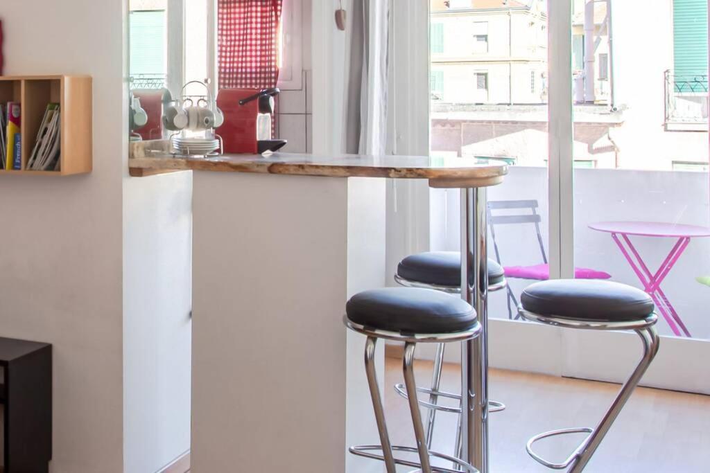 Nice Center - Bright Studio Balcony Wifi & Aircon Apartment Exterior foto