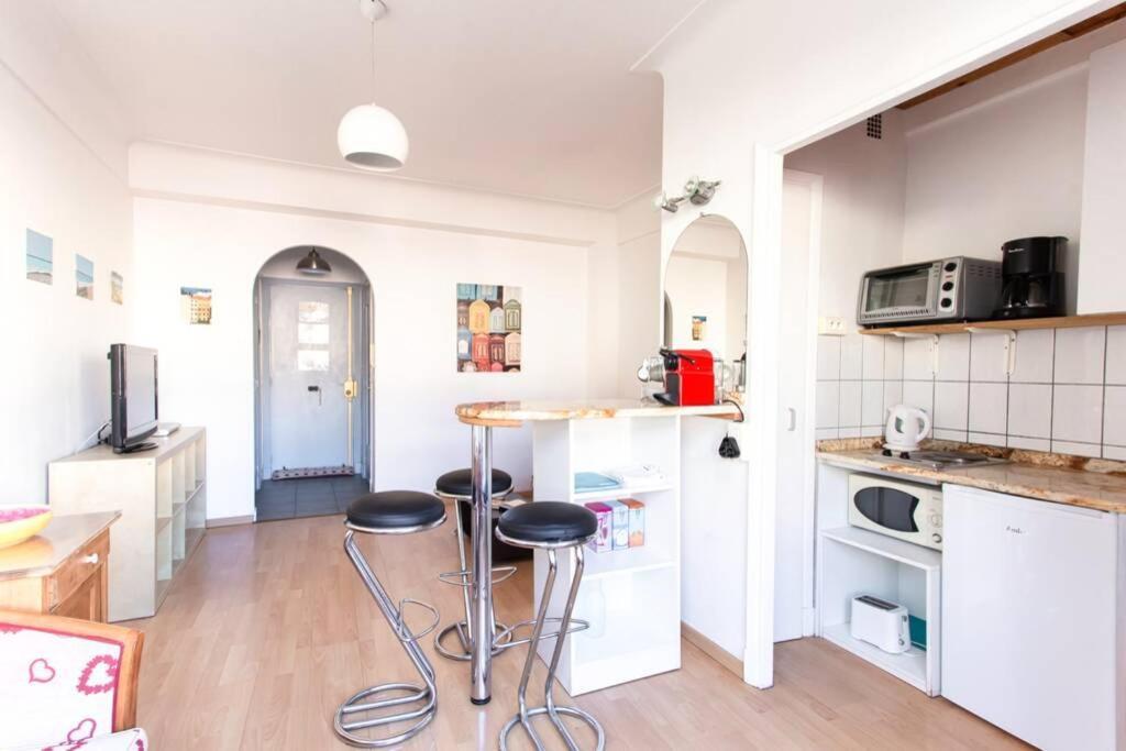 Nice Center - Bright Studio Balcony Wifi & Aircon Apartment Exterior foto