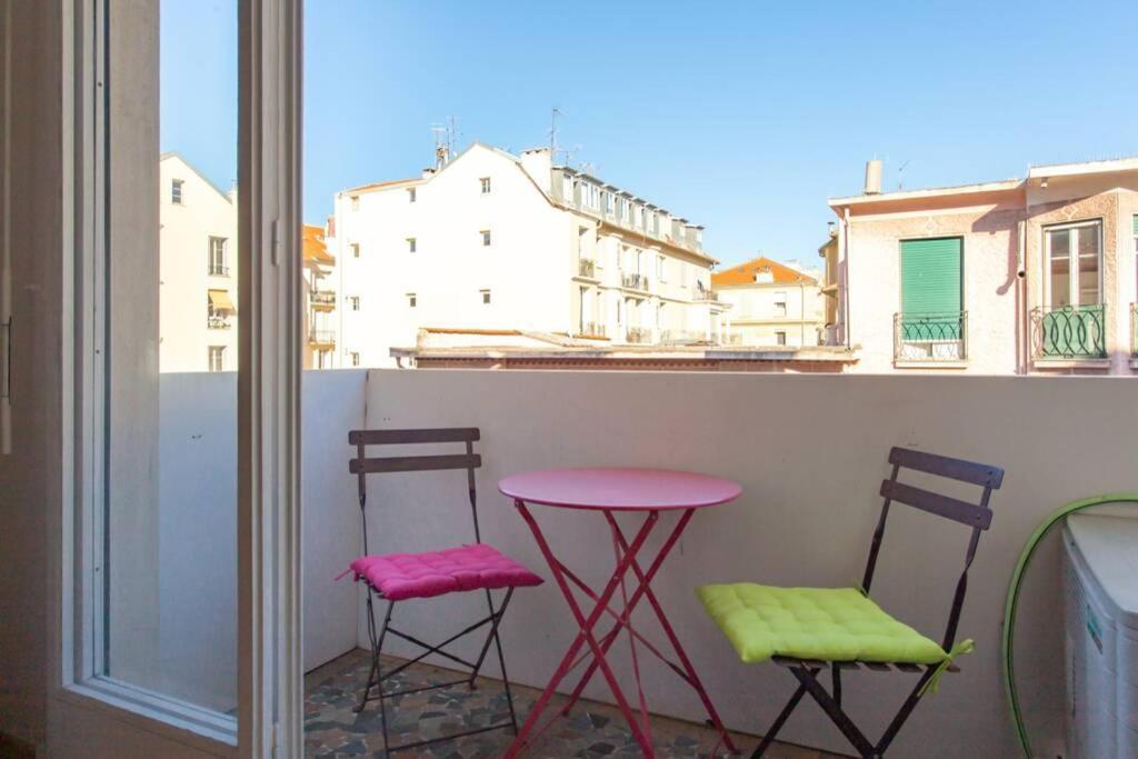 Nice Center - Bright Studio Balcony Wifi & Aircon Apartment Exterior foto
